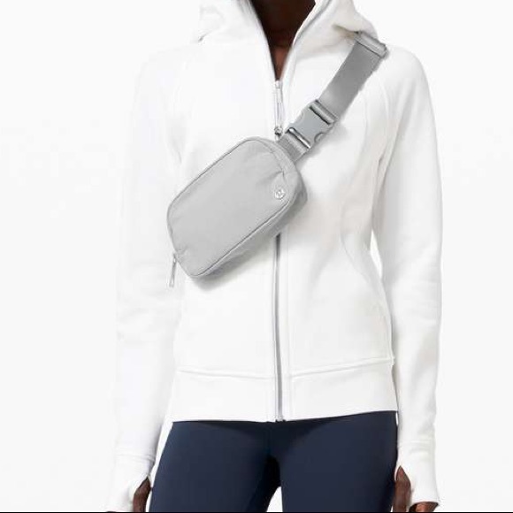 Lululemon Everywhere Belt Bag - Picture 2 of 12